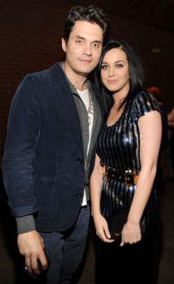 Resmi Balikan, Katy Perry dan John Mayer Kencan Mesra di Disneyland