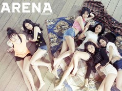 Sambut Musim Panas, G-Friend Tiduran Cantik di Pemotretan Majalah