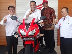 Di Kampung, Menperin Saleh Husin Pakai Motor Honda