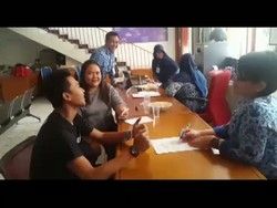 Begini Aksi Lurah Susan Kepada Pembuat KTP, Hafal Pembukaan UUD 1945
