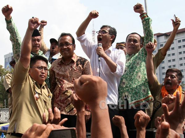 Menteri Pratikno Temui Pendemo Perangkat Desa