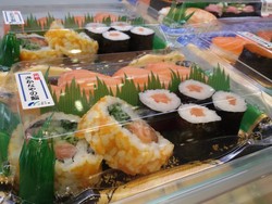 Mencicip Kuliner Jepang hingga Jajan di Warung Bungkus, AEON BSD City Store