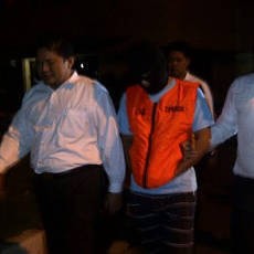 Usai Diperiksa 3 Jam, Bendahara Bawaslu Jatim Langsung Dijebloskan Tahanan