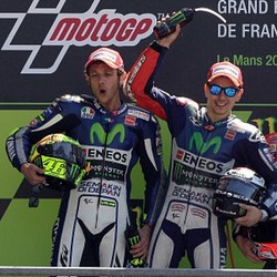 Rossi Nantikan Duel Seru dengan Lorenzo
