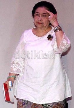 Mega: Mengapa Anak-anak Banyak Sekali Kena Narkoba? Ibunya ke Mana, Ya?