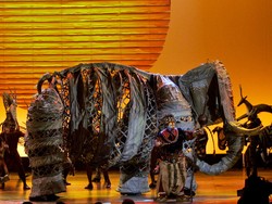 Berada di Era Kejayaan, Broadway Naik Pendapatan Rp 17 Triliun