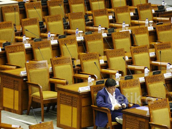 255 Anggota DPR Tak Hadiri Paripurna RAPBN 2016