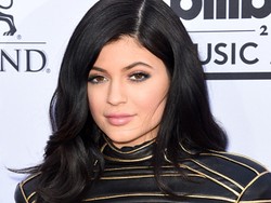 Terus Dikritik karena Sering Tampil Seksi, Ini Pembelaan Kylie Jenner