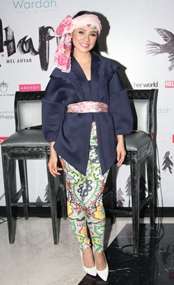 Foto: Cerita Andien, Kolaborasi Perdana dengan Desainer Mel Ahyar