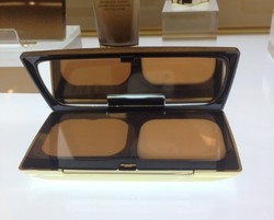 Covermark, Foundation yang Sempurna Menutup Noda dengan Tekstur Ringan