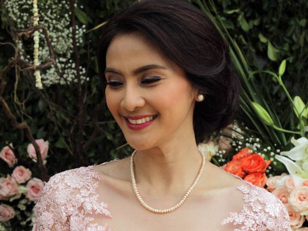 40 Years Old, Maudy Koesnaedi Sangat Cantik Berkebaya