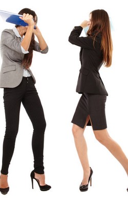 Putri Miliuner Serang Kekasih Ayahnya Secara Brutal karena Masalah Harta