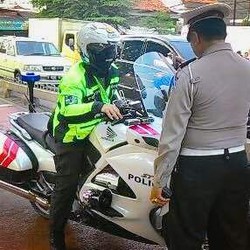Ini Tampang Pemoge yang Bergaya Bak Polisi Terobos Busway