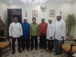 Jelang Umroh, Kepala Suku dari Papua Sowan ke JK