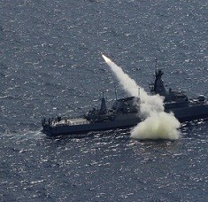 KRI Bung Tomo Sukses Luncurkan Rudal Exocet di Laut Jawa