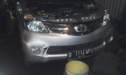 Mobil Berlogo Global TV Terbakar di Pancoran, 1 Orang Dilarikan ke RS