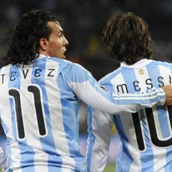 Sebelum ke Chile, Messi-Tevez Duel Dulu di Berlin