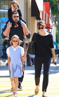 Dikabarkan Cerai, Ben Affleck & Jennifer Garner Tampil Kompak Bareng Anak