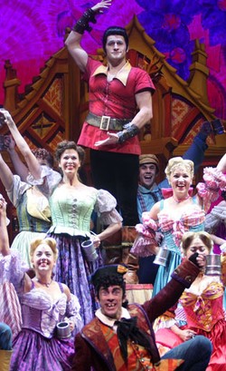Foto: Melihat Gemerlap Pentas Broadway Beauty and The Beast di Jakarta