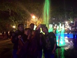 Tiba di Bandung, Smart Rider Langsung Selfie di Air Mancur Bermusik