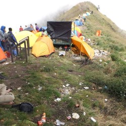 Malu Dong Sama Pendaki Asing, Mereka Nggak Nyampah di Rinjani