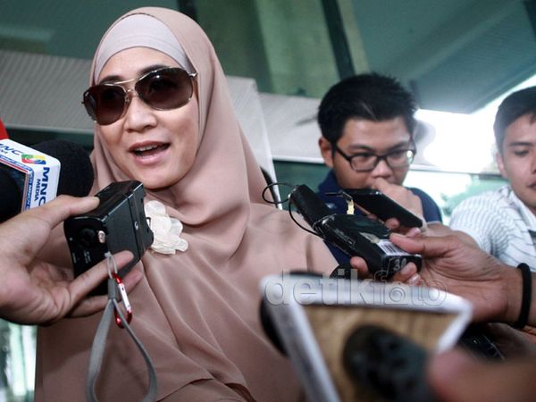 KPK Periksa Meidiana Hutomo Terkait Kasus Eks Menkes KPK Periksa Meidiana Hutomo Terkait Kasus Eks Menkes