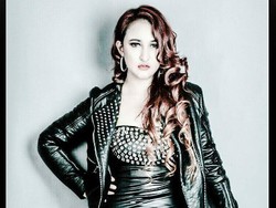 Rinada Siap Bikin Heboh (Lagi) dengan Seragam Dokter Seksi