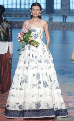 Baju-baju Indah Karya Didi Budiardjo yang Terbuat Dari Batik Pekalongan