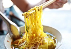 Agar Tetap Sehat Saat Berwisata, Pilih Makanan Dengan Cara Ini (1)