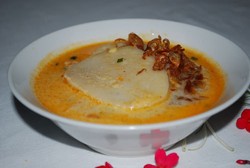 Laksan, Potongan Pempek Lenjer yang Berkuah Gurih Pedas