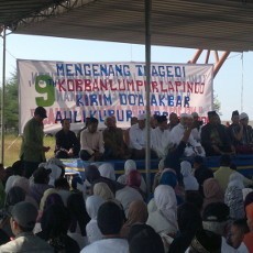 Warga Puncaki Peringatan 9 Tahun Lumpur Lapindo dengan Gelar Istighosah