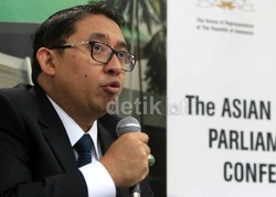 Fadli Zon: Korupsi Justru Jadi Oli Pembangunan