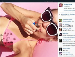 Berbikini Sambil Merokok, Miley Cyrus Pamer Bulu Ketiak Lebat di Instagram