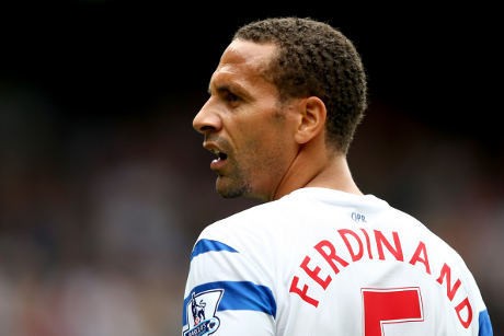 Rio Ferdinand Gantung Sepatu