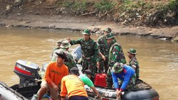 Cerita Pangdam Jaya Soal Masyarakat yang Kurang Peduli Kebersihan Ciliwung
