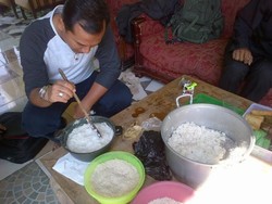 Polisi Periksa Beras yang Diduga Plastik di Rumah Warga Semarang