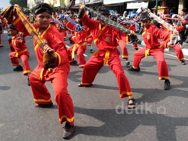 Ribuan Pesilat Ikuti Pawai Raya Pencak di Yogyakarta