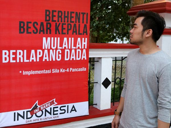 Spanduk 'Ini Baru Indonesia' Bertebaran di Blitar