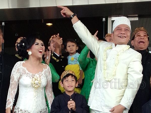 Bahagianya Iwa K dan Wikan Jadi Suami-istri