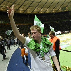 De Bruyne: Wolfsburg Kesulitan di Awal Laga, Gelar Ini untuk Mendiang Junior Malanda