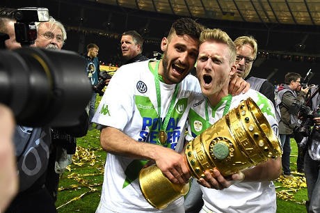 Auman Terkeras Serigala Wolfsburg