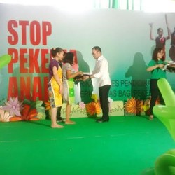 Kampanye Stop Pekerja Anak, Menaker Nyanyi Bareng Anak Jalanan