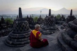 Air Suci dan Api Dharma Disemayamkan di Candi Mendut