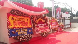 Karangan Bunga Penuhi Halaman Kantor Baru PDIP