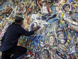 Demonstrasi Besar-besaran, Seniman Turki Bikin Mural Sepanjang 10 Meter