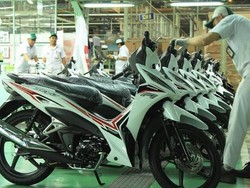 Punya Grafis Stripe Baru, Honda Revo FI Makin Ramping dan Sporti