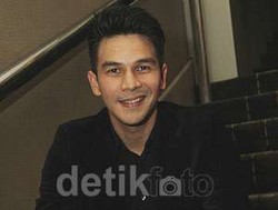 Saat Jonathan Frizzy Lakukan Perawatan Gigi