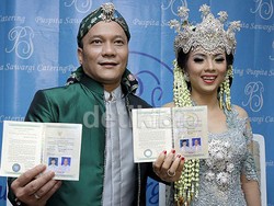 Fakta Penikahan Iwa K dengan Wikan, Perempuan 19 Tahun Lebih Muda