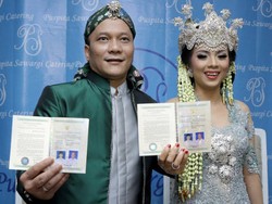 Begini Iwa K Luluhkan Hati Wikan, Perempuan yang 19 Tahun Lebih Muda