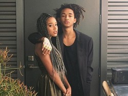 Emily Ratajkowski Bugil Lagi, Putra Will Smith Hadiri Prom Night Kenakan Dress